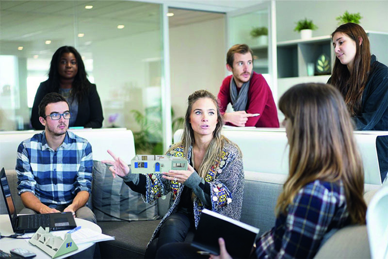 discussion avec une maquette